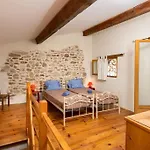 En Campagne Avec Cour Interieure Holiday home