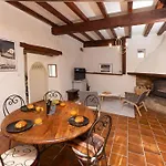 Holiday home En Campagne Avec Cour Interieure *