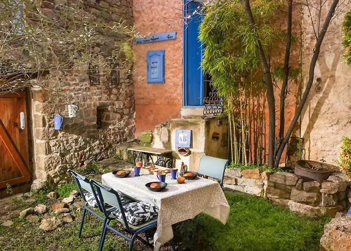 En Campagne Avec Cour Interieure Arques (Aude)